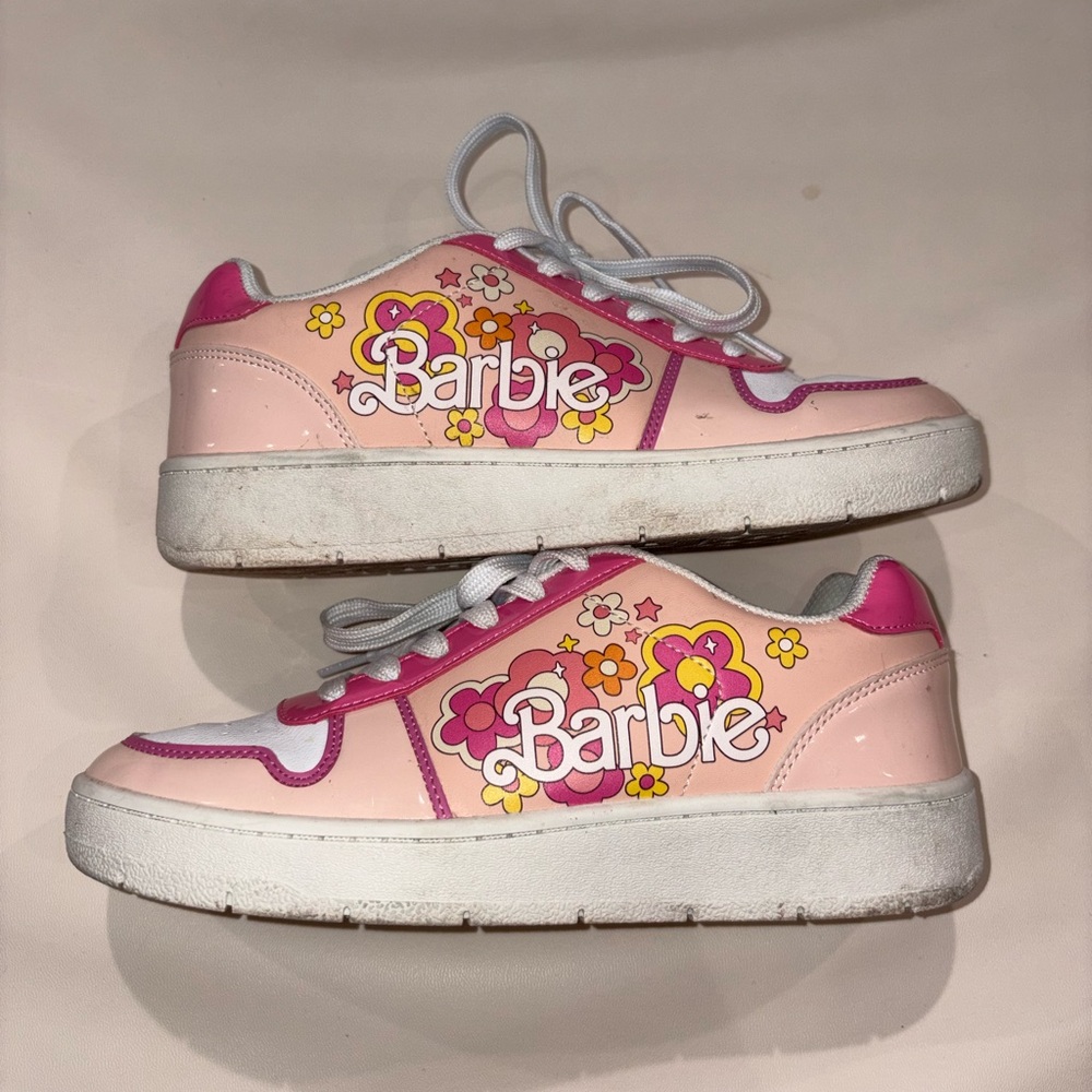 Barbie Pink Floral Low-Top Sneakers sz 7